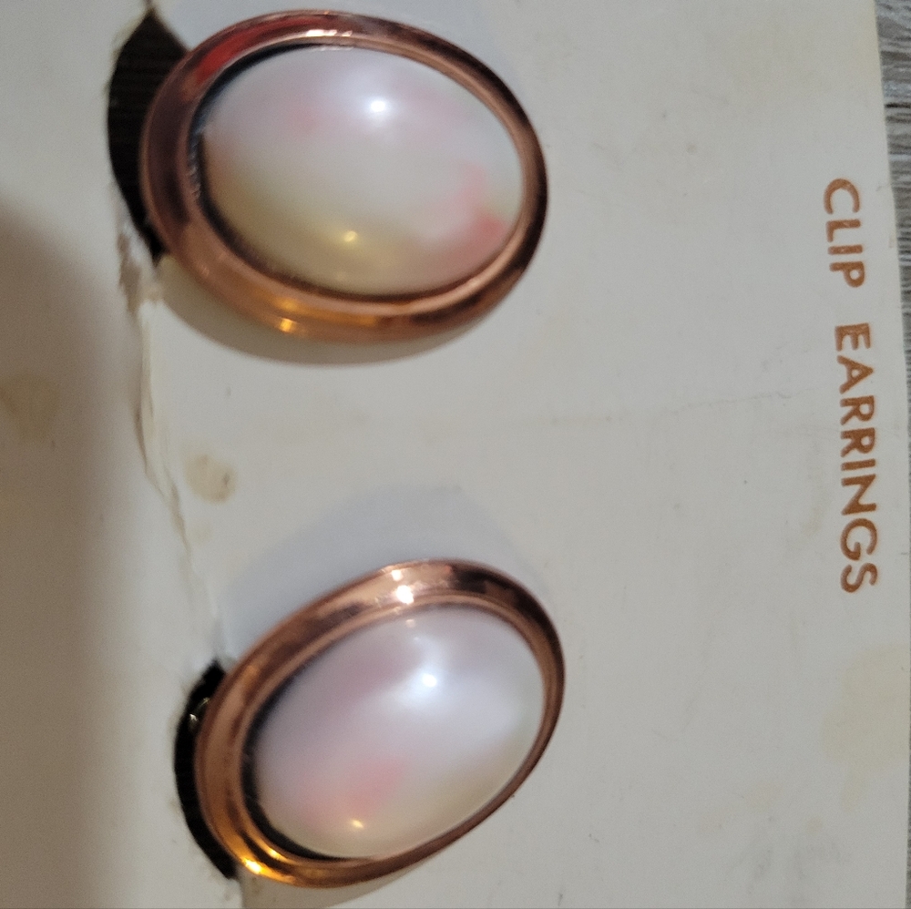 Vintage Copper W Faux White & Pink Pearl Clip On Earings & Necklace Set - Picture 7 of 15